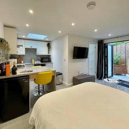 Tiny Home, Boscombe Manor-2